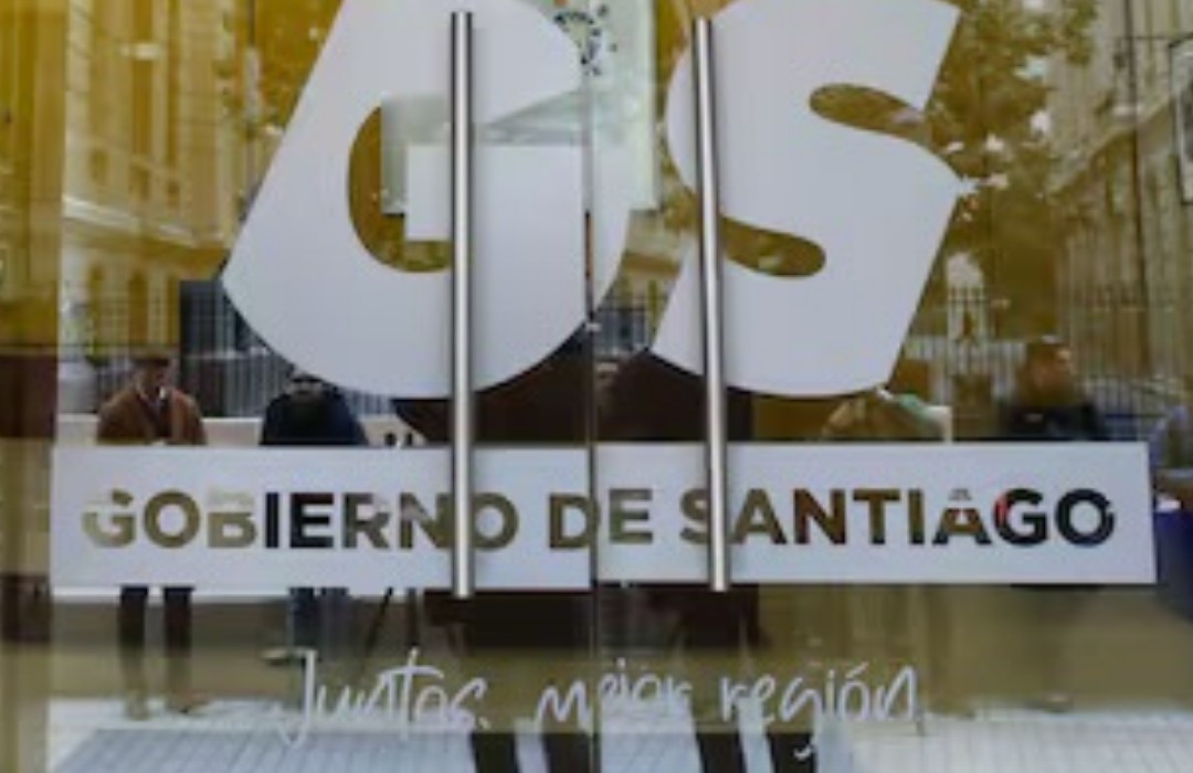 En medio de diligencias de incautación de teléfono a Orrego, renuncia jefa de Finanzas del Gore RM