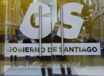 En medio de diligencias de incautación de teléfono a Orrego, renuncia jefa de Finanzas del Gore RM