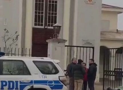 Párroco es apuñalado tras enfrentar a delincuentes en asalto a iglesia de Talca
