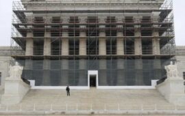 La Corte Suprema dictamina que puede proceder el caso de una mujer heterosexual que demandó a su empleador por discriminación