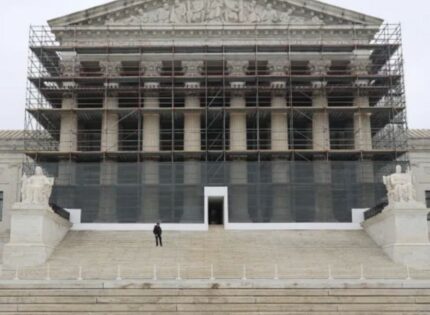 La Corte Suprema dictamina que puede proceder el caso de una mujer heterosexual que demandó a su empleador por discriminación