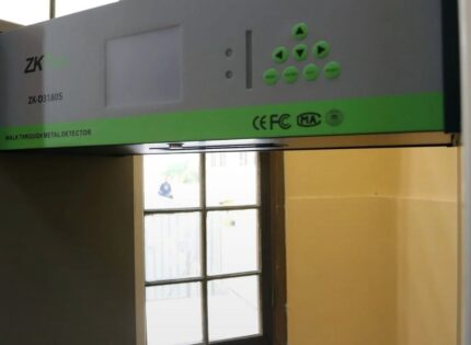 Mineduc recién se abre a «conversar» sobre instalación de detector de metales tras tres estudiantes baleados en colegio