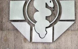 Qué sanciones arriesgan dentro del Colmed los médicos investigados por entrega o venta de licencias