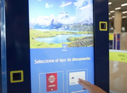 El historial de demandas y proyectos fallidos de la empresa de los tótems de la PDI en el aeropuerto