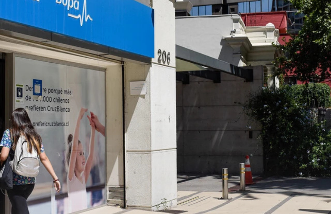 Isapre reveló sin consentimiento diagnóstico de VIH a padrastro de afiliado: Suprema ordena pagarle $15 millones