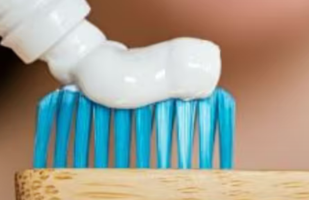 Sernac oficia a P&G por pastas dentales con fluoruro de estaño: podrían causar lesiones bucales