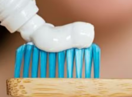 Sernac oficia a P&G por pastas dentales con fluoruro de estaño: podrían causar lesiones bucales