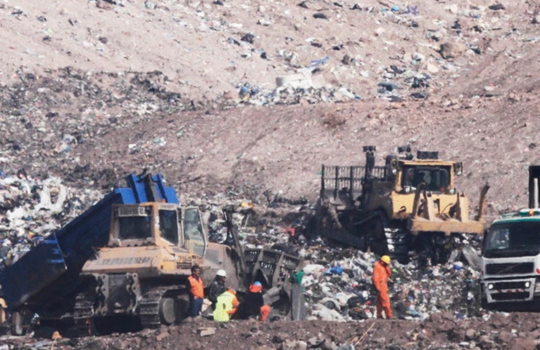 Más de 40% de la basura domiciliaria de Chile termina en rellenos sanitarios obsoletos o que deben cerrar en menos de 5 años