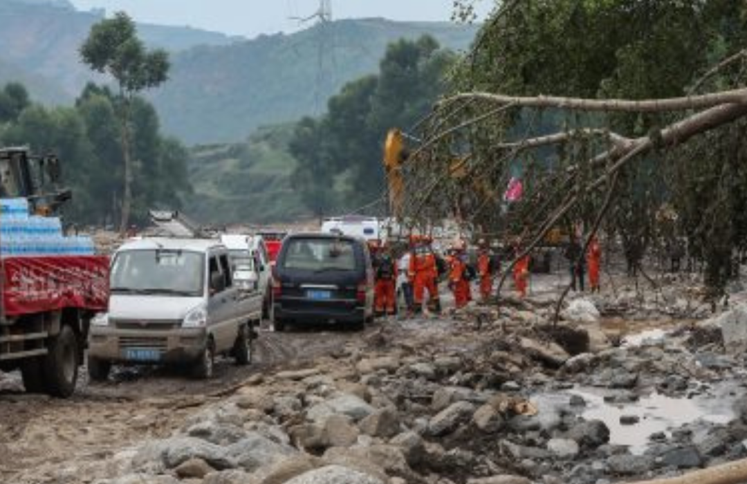 Sube a 15 cifra de muertos por torrentes de montaña en provincia china de Gansu