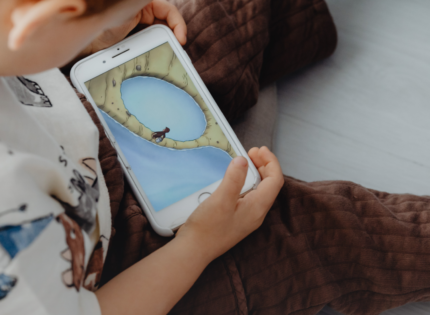 Advierten de severos riesgos cardiovasculares en niños expuestos a pantallas: «Es un problema grave»