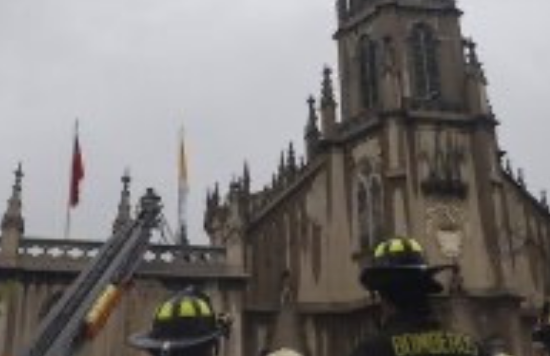 Incendio provocó daños en la Iglesia Los Carmelitas de Viña del Mar