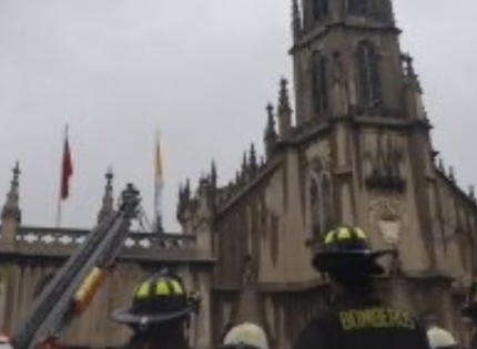 Incendio provocó daños en la Iglesia Los Carmelitas de Viña del Mar