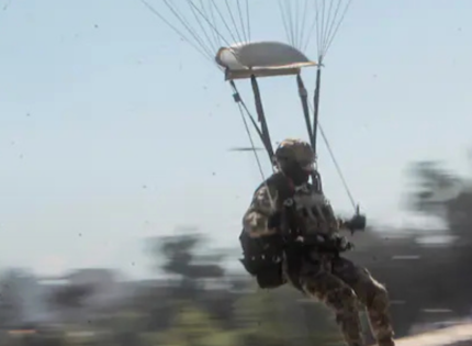 Es la primera mujer: mayor de Ejército cuenta preparación de salto en paracaídas en Parada Militar