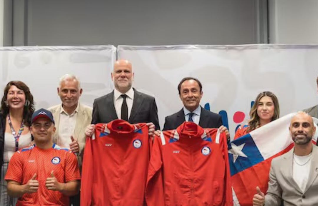 Team ParaChile recibe la bandera que será portada en la inauguración de los Juegos Parapanamericanos Juveniles