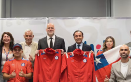 Team ParaChile recibe la bandera que será portada en la inauguración de los Juegos Parapanamericanos Juveniles