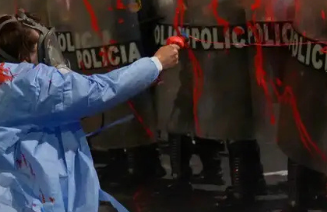 Un muerto y más de 100 heridos en protesta en Lima
