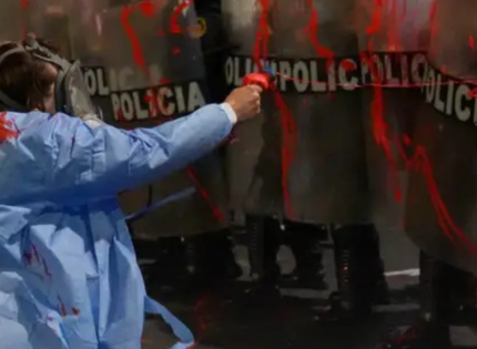 Un muerto y más de 100 heridos en protesta en Lima
