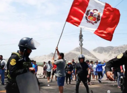 Los 5 hechos que explican la interminable crisis política en Perú que ya cobró un muerto