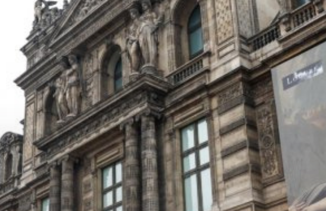 Francia: Ladrones del Louvre se llevaron ocho joyas «de un valor incalculable»