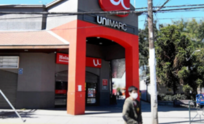Clienta cayó con su carro por escalera mecánica de Unimarc y sufrió fractura: Supermercado deberá pagarle $10 millones
