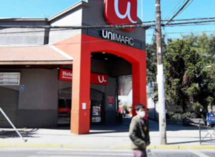 Clienta cayó con su carro por escalera mecánica de Unimarc y sufrió fractura: Supermercado deberá pagarle $10 millones