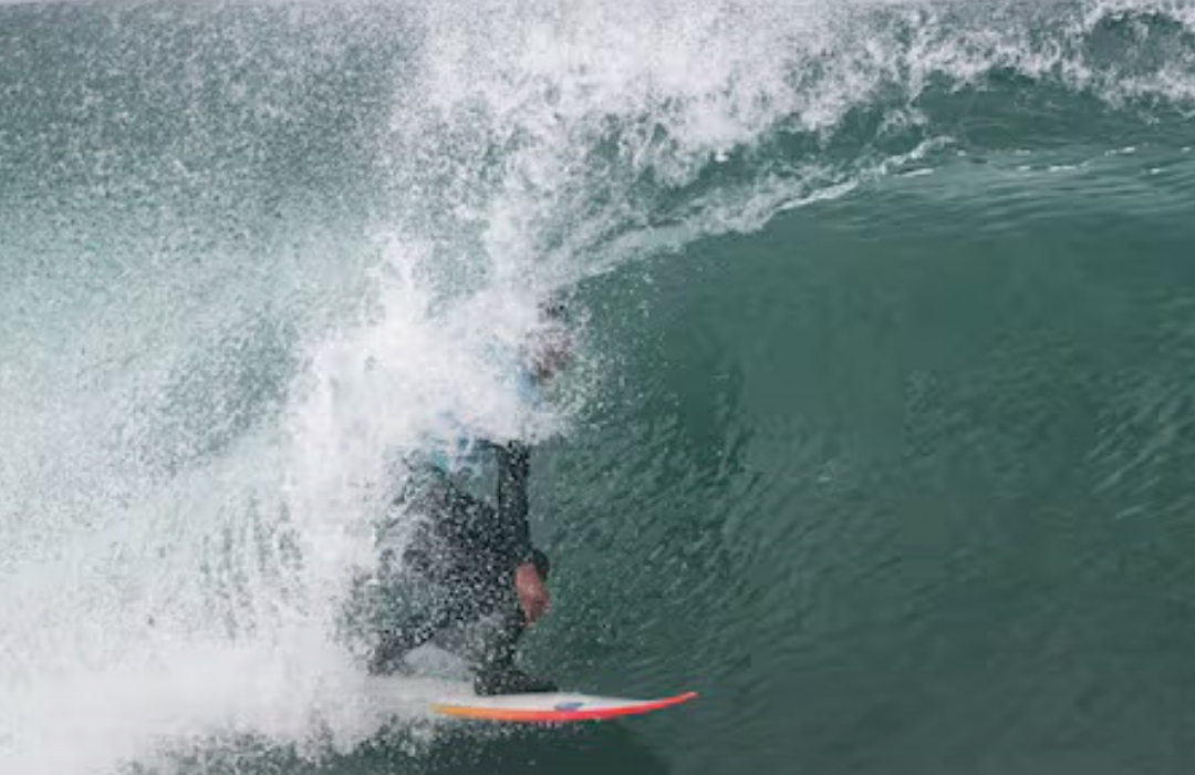 Vitor Ferreira se impone en El Gringo y se corona en la World Surf League de Arica