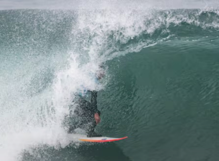 Vitor Ferreira se impone en El Gringo y se corona en la World Surf League de Arica