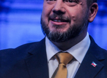 Kaiser propone fiscalización a «contenido ideológico y sexual»: «¿Quién dice qué es lo que se lee?»