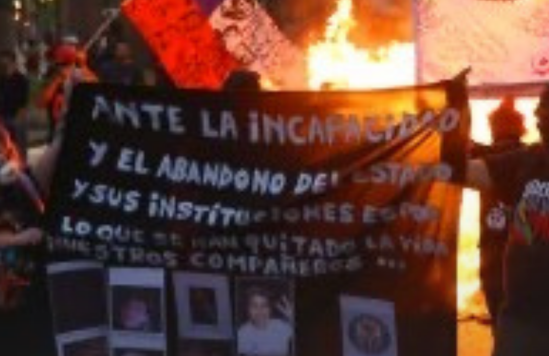 Desórdenes en Plaza Italia marcan nuevo aniversario del estallido social