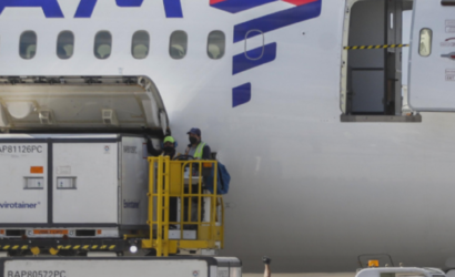 La pugna de los pilotos de Latam con la aerolínea que “forzó” el inicio de una huelga a partir de esta medianoche