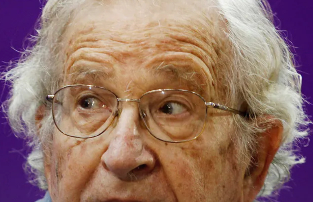 El filósofo Noam Chomsky también aparece en los ‘papeles de Epstein’, donde afirma que mantener «contactos regulares» con él fue «una experiencia sumamente valiosa»