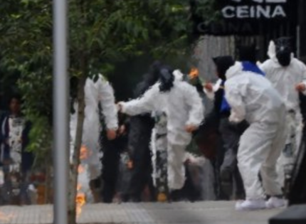 Encapuchados agredieron y lanzaron bencina a tres profesoras del Instituto Nacional