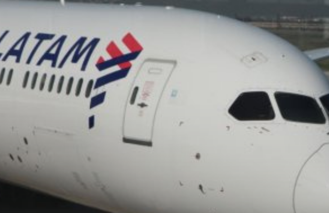 Un sindicato de pilotos de Latam votó la huelga: 97% a favor