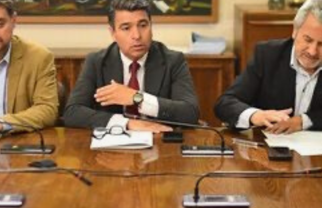 Error en entrega de documentos obliga a repetir votación de acusación contra juez Simpertigue
