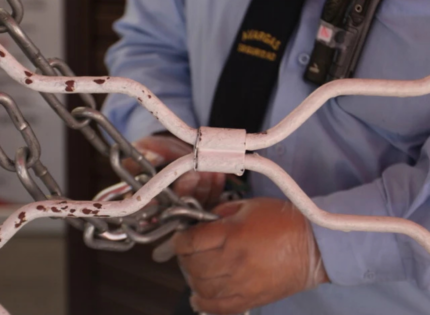 Acusaron a guardia de permitir robo por $5,5 millones y la despidieron sin pruebas: Ahora deberán pagarle $12 millones Acusaron a guardia de permitir robo por $5,5 millones y la despidieron sin pruebas: Ahora deberán pagarle $12 millones