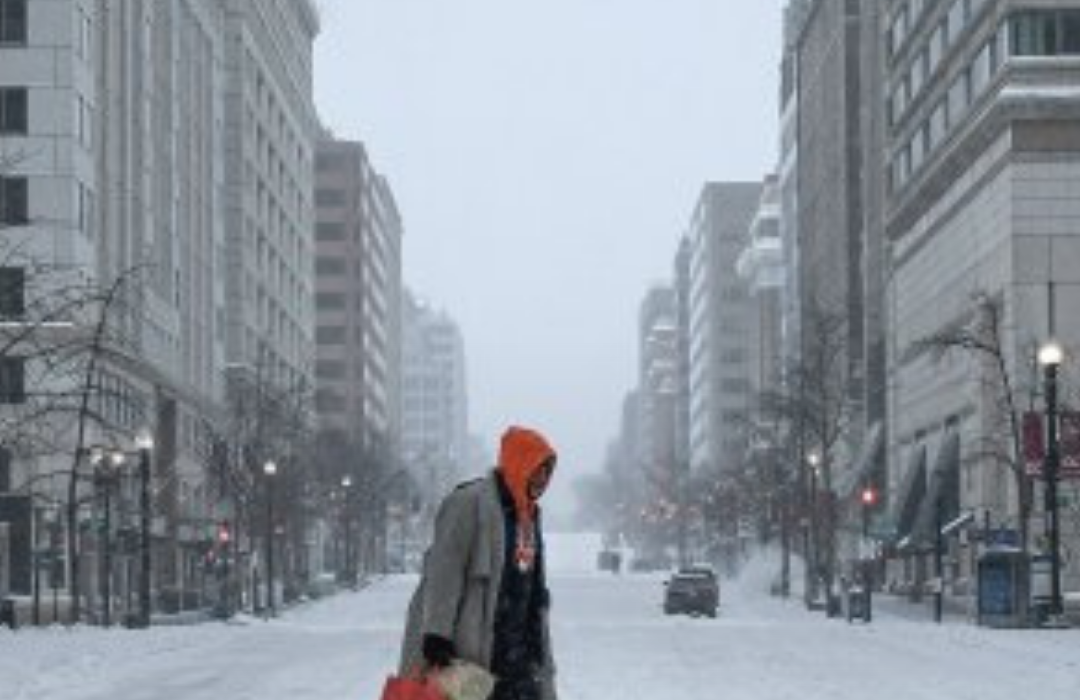Histórica tormenta de nieve en EE.UU.: Al menos cinco muertos y un millón de casas sin luz