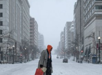 Histórica tormenta de nieve en EE.UU.: Al menos cinco muertos y un millón de casas sin luz
