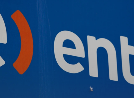 Compró celular en Entel, la venta fue anulada y nunca recibió su dinero: Corte ordena devolver $240 mil y pagarle $200 mil más