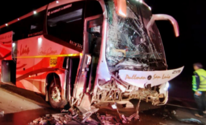 Cinco fallecidos, tres de ellos menores de edad, deja violenta colisión de auto con bus en Antofagasta