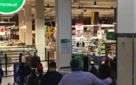 Jumbo deberá pagar $18 millones a cliente al que le robaron auto mientras compraba: No demostró que hubiera seguridad suficiente