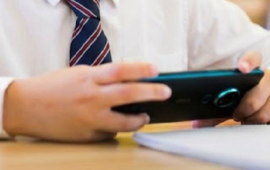 Prohibición de uso de celulares en colegios: superintendenta explica implementación y excepciones