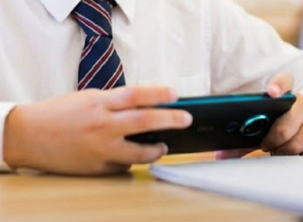 Prohibición de uso de celulares en colegios: superintendenta explica implementación y excepciones