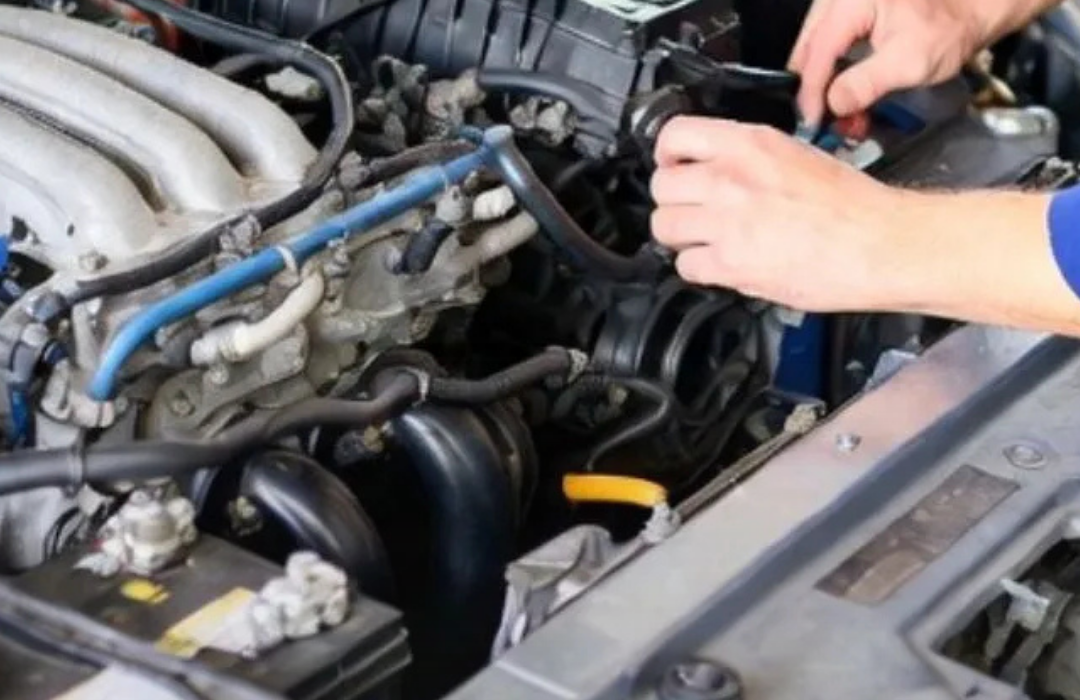 Llevó su auto a taller de Machalí para cambiar aceite y motor quedó destruido: Empresa deberá pagarle $8 millones