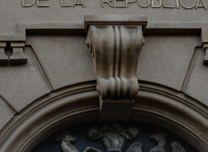 Contraloría detecta que 910 funcionarios públicos con prohibición de apostar transaron más de $11 mil millones en casinos