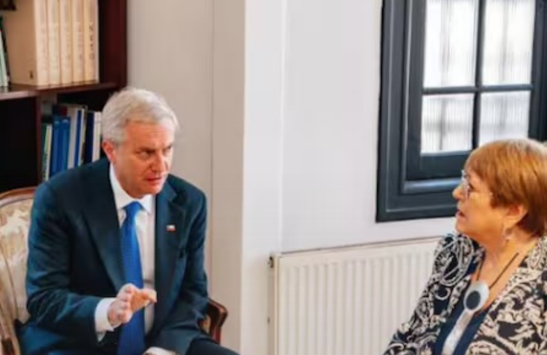 Sondeo Descifra: 52% está en desacuerdo con decisión de Kast de quitar apoyo a Bachelet para la ONU