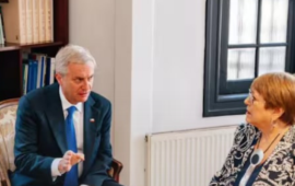 Sondeo Descifra: 52% está en desacuerdo con decisión de Kast de quitar apoyo a Bachelet para la ONU