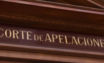 Apoderada atacó a estudiantes junto a hijo mayor que no era del colegio: Corte valida removerla y prohibir su ingreso