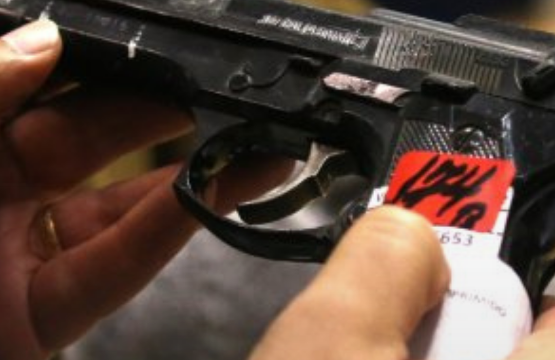 Estudiantes fueron sorprendidos con pistola y machete en el Liceo Pablo Neruda de Temuco