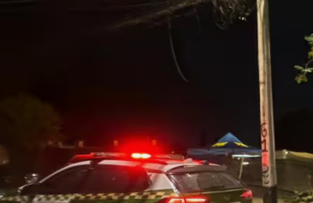 Ataque armado en una cancha de Maipú deja un fallecido y un lesionado en riesgo vital