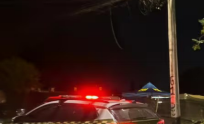 Ataque armado en una cancha de Maipú deja un fallecido y un lesionado en riesgo vital